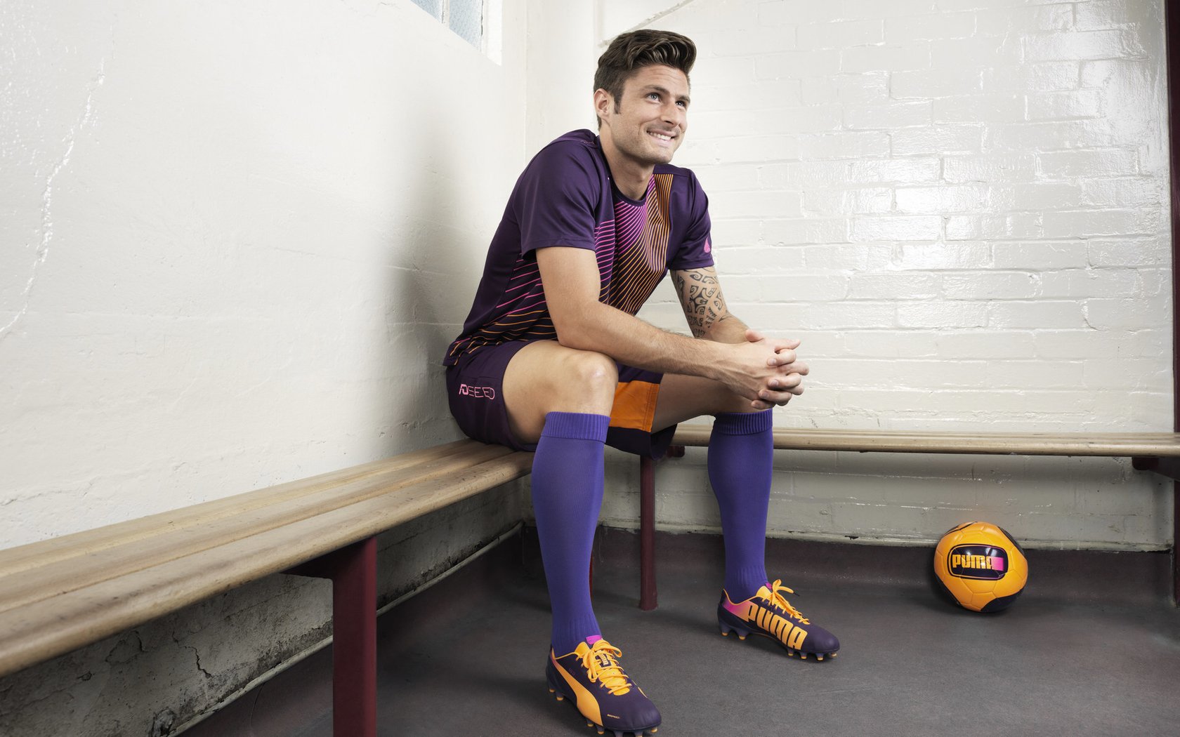 泪目！全红婵为谢思埸带娃一幕曝光：师哥夺冠，婵宝抱娃好暖心