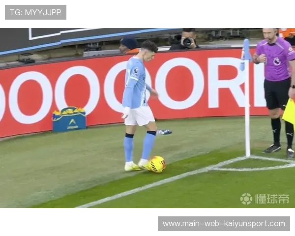 福登与后腰的衔接为曼城提供更多变速进攻选择，福登穿什么球鞋