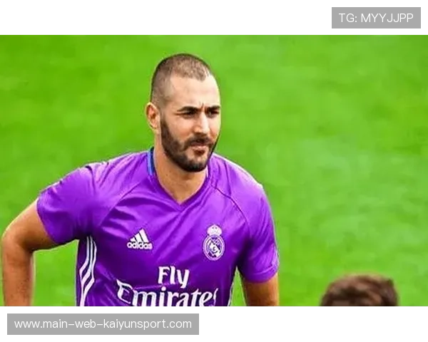 本泽马沙特新月首场大胜，球队战术高效执行